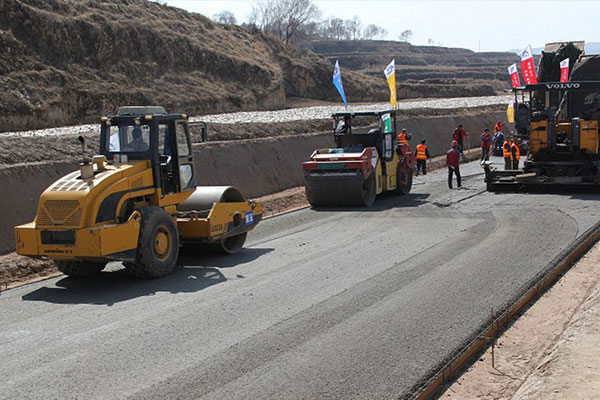路面機(jī)械設(shè)備出庫后的修理保養(yǎng)